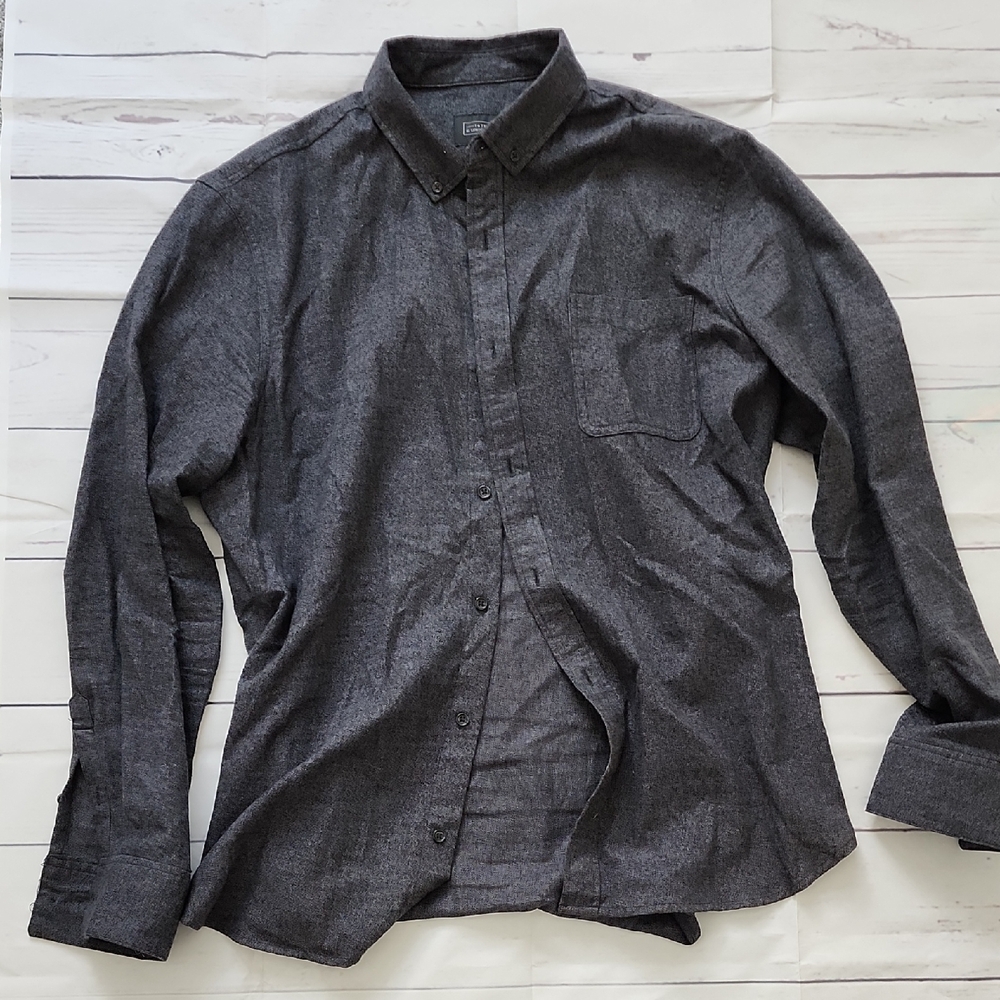 Men's Gray Button-Up Shirt